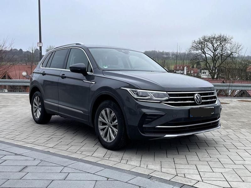 Grau Gebraucht 2021 VW Tiguan Elegance SUV | 25.490 € (Superpreis) - Bild 1/4