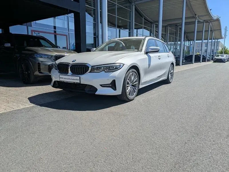 Gebraucht BMW 320 Sport Line 190 PS (139 kW) 2023 Weiß Kombi