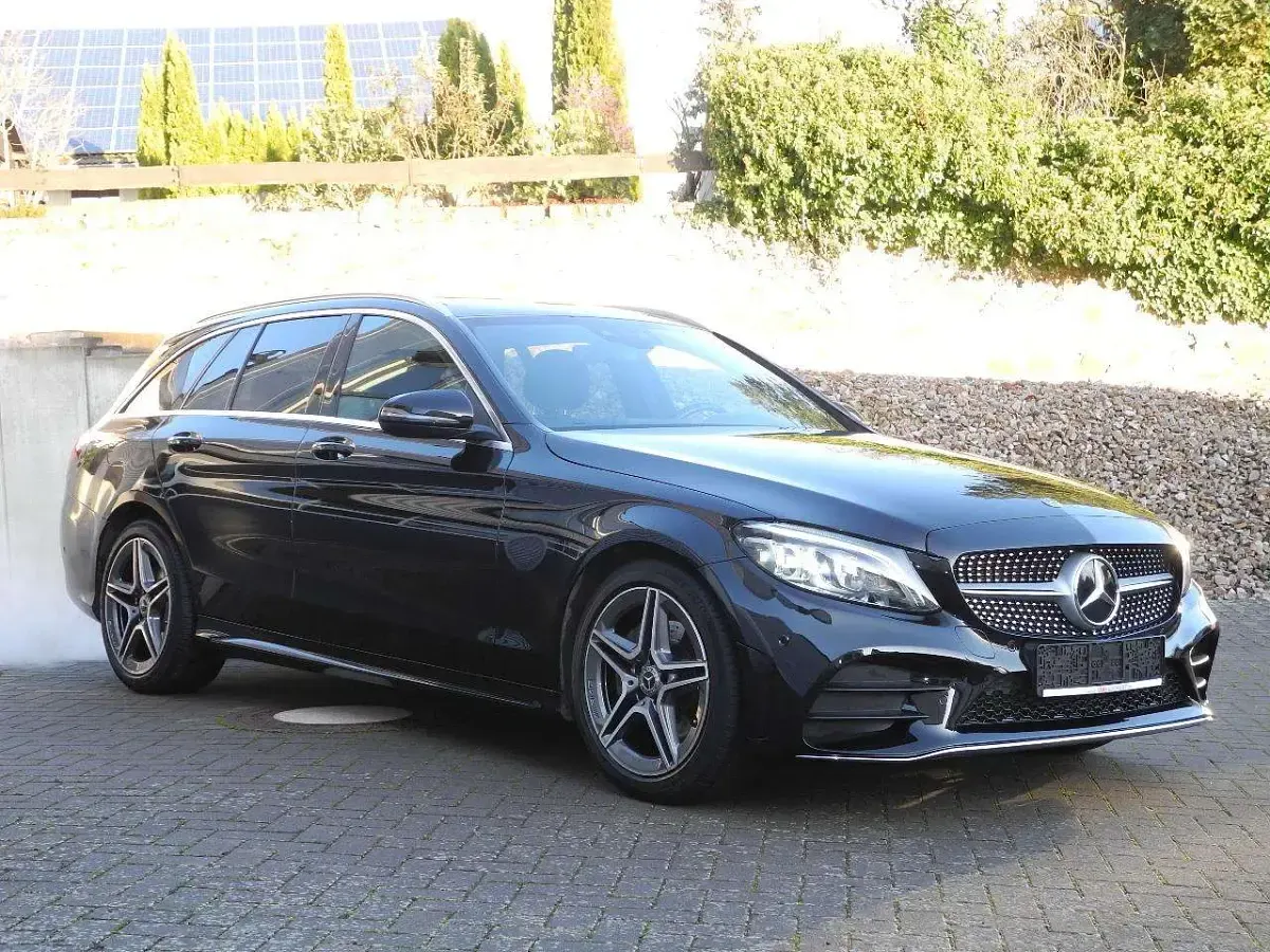 Gebraucht Mercedes C200 AMG line 184 PS (135 kW) 2020 Obsidianschwarz  metalliclack Kombi