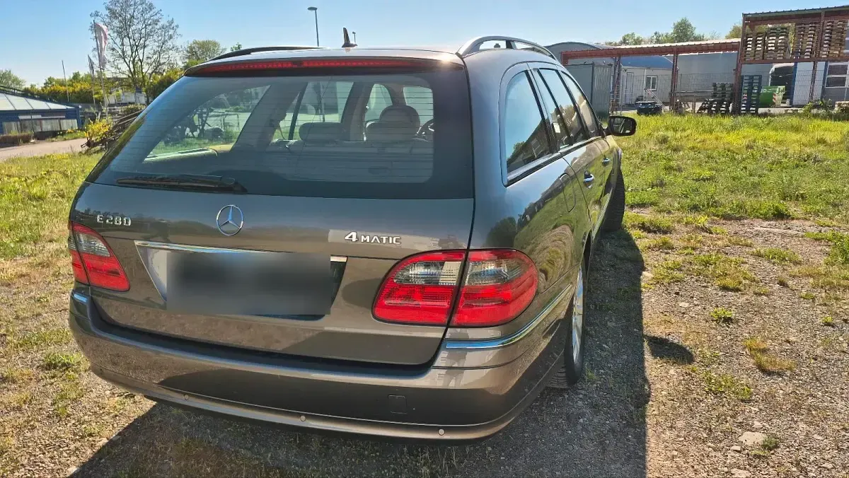 Używany Mercedes E280 Elegance 190 KM (139 kW) 2007 Andere farben Kombi