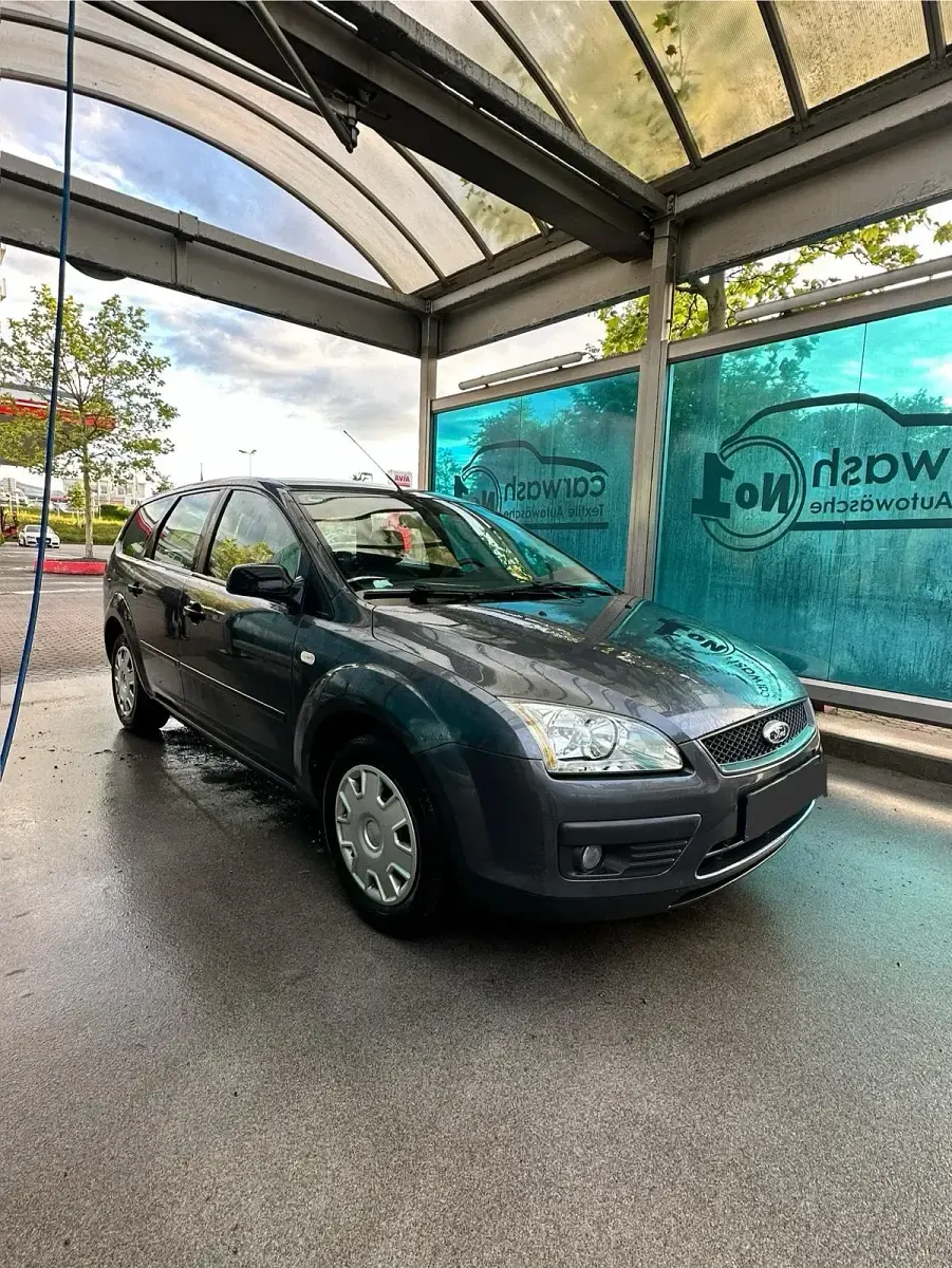 Gebraucht Ford Focus 101 PS (74 kW) 2005 Grau Kombi