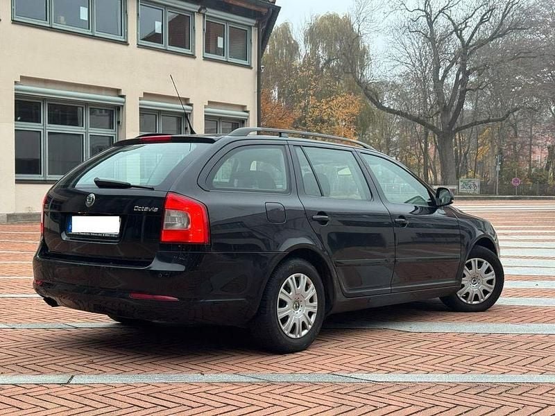 Gebraucht Skoda Octavia Elegance 160 PS (117 kW) 2009 Schwarz Kombi