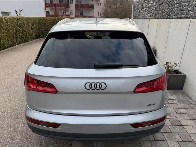 Second-hand Audi Q5 Design 190 CP (139 kW) 2019 Argintiu SUV