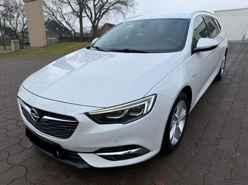 Weiß Gebraucht 2019 Opel Insignia Innovation Kombi | 11.990 € (Fairer Preis) - Bild 1/4