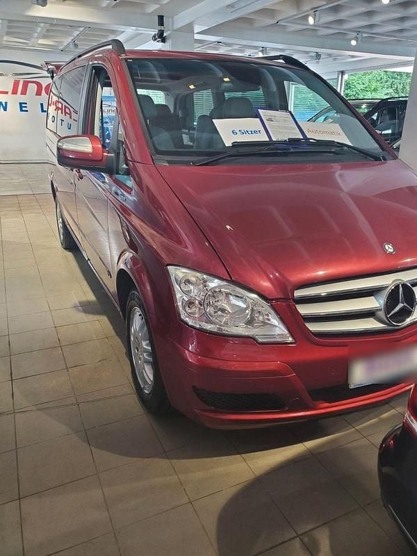 Rot Gebraucht 2011 Mercedes Viano Van / Kleinbus | 20.000 € (Teuer) - Bild 1/4