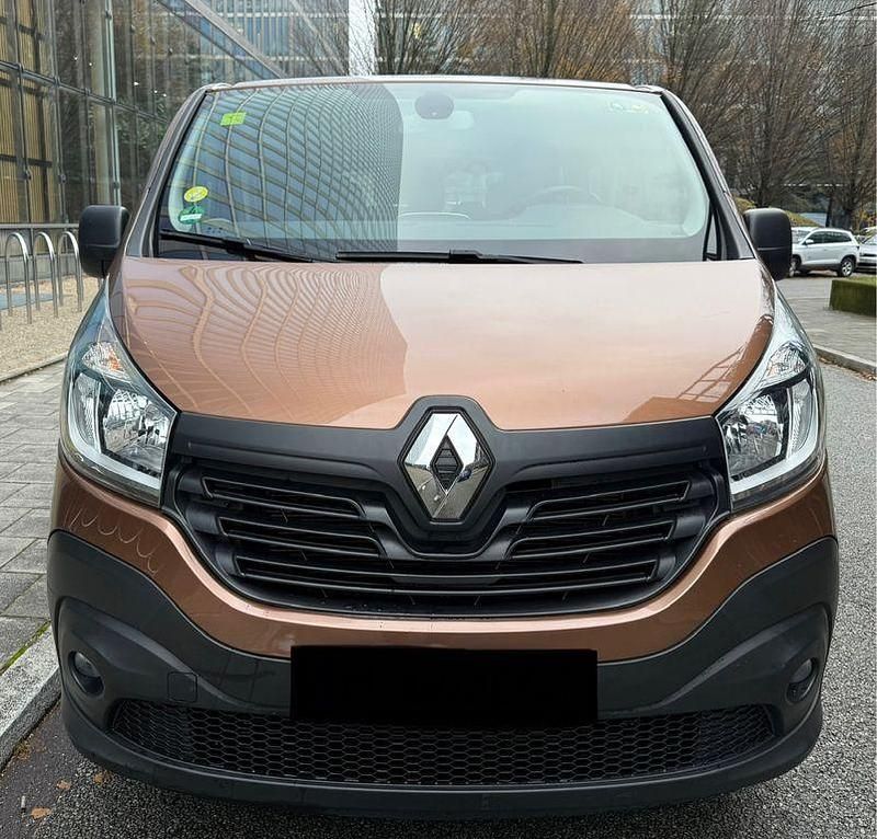 Gebraucht Renault Trafic Expression 145 PS (106 kW) 2017 Braun Van / Kleinbus