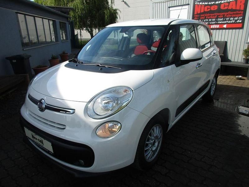 Weiß Gebraucht 2012 Fiat 500L Easy Van / Kleinbus | 6.199 € (Fairer Preis) - Bild 1/4