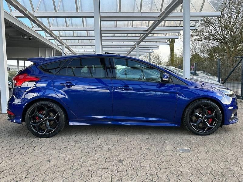 Gebraucht Ford Focus Sport 250 PS (183 kW) 2016 Blau Limousine