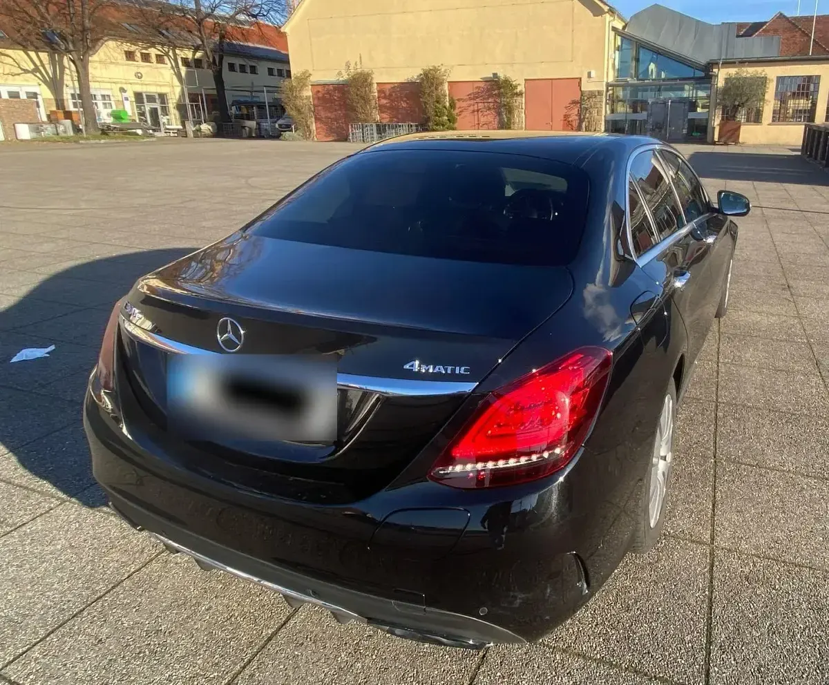 Gebraucht Mercedes C300e 320 PS (235 kW) 2020 Schwarz Limousine