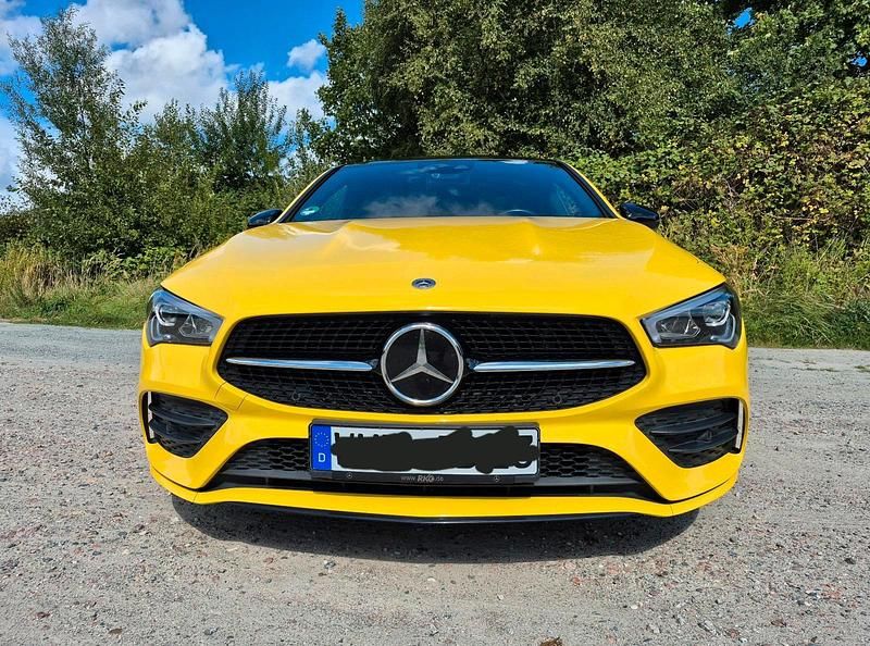 Gelb Gebraucht 2020 Mercedes CLA220 Shooting Brake AMG Kombi | 29.900 € (Fairer Preis) - Bild 1/4