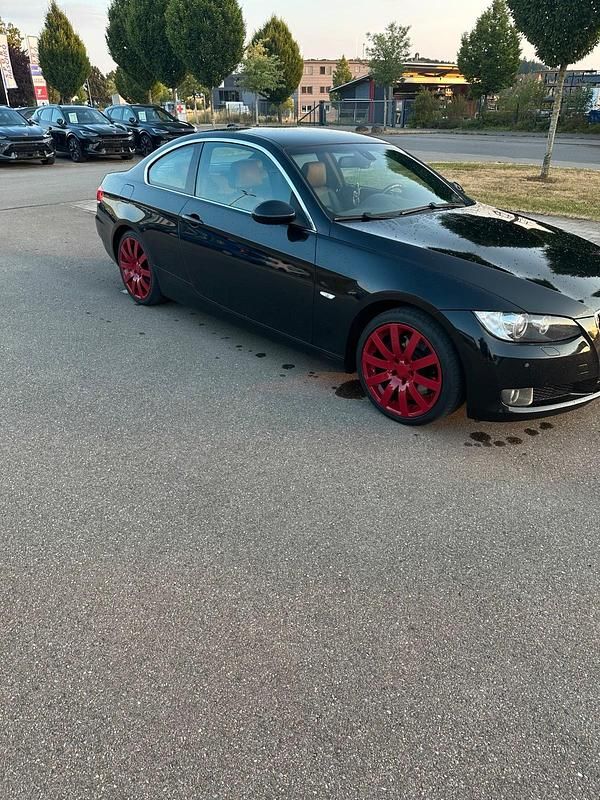Schwarz Gebraucht 2007 BMW 330 Coupé | 8.250 € (Fairer Preis) - Bild 1/4