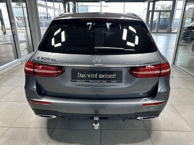 Gebraucht Mercedes E300 AMG line 306 PS (225 kW) 2022 Grau Limousine