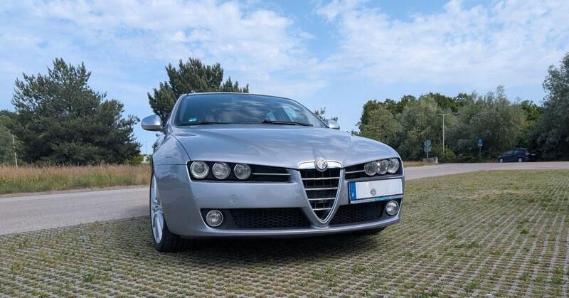 Grau Gebraucht 2009 Alfa Romeo 159 Ti Kombi | 6.700 € (Teuer) - Bild 1/4