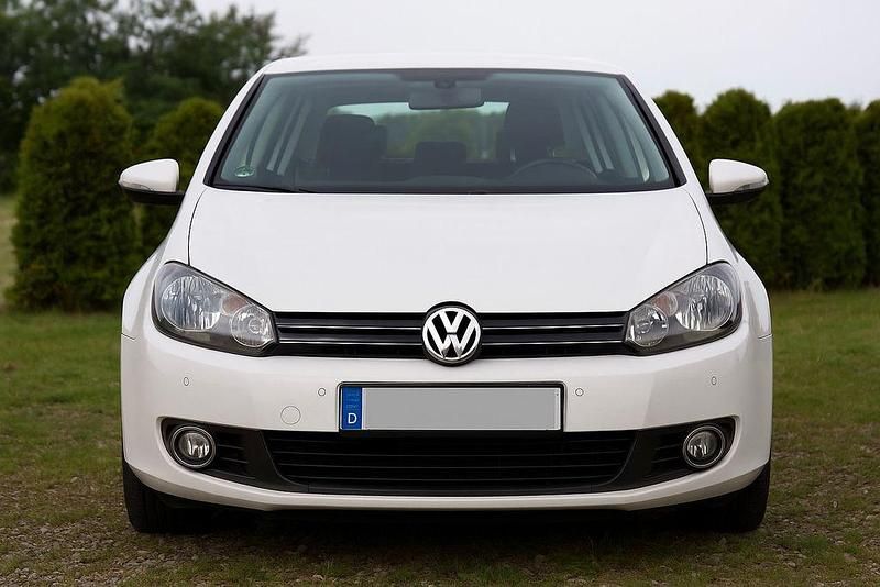 Weiß Gebraucht 2011 VW Golf VI Team Limousine | 3.300 € (Superpreis) - Bild 1/4