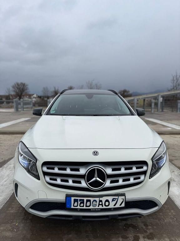 Gebraucht Mercedes GLA200 136 PS (100 kW) 2017 Weiß SUV