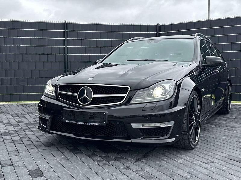 Obsidianschwarz Gebraucht 2012 Mercedes C63 AMG AMG Kombi | 32.990 € (Fairer Preis) - Bild 1/4