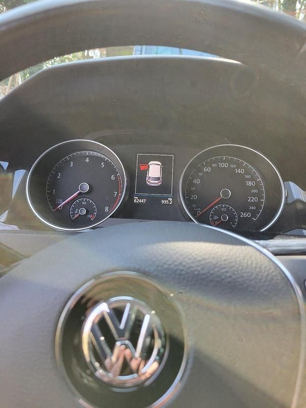 Gebraucht VW Golf VII 131 PS (96 kW) 2019 Rot Limousine