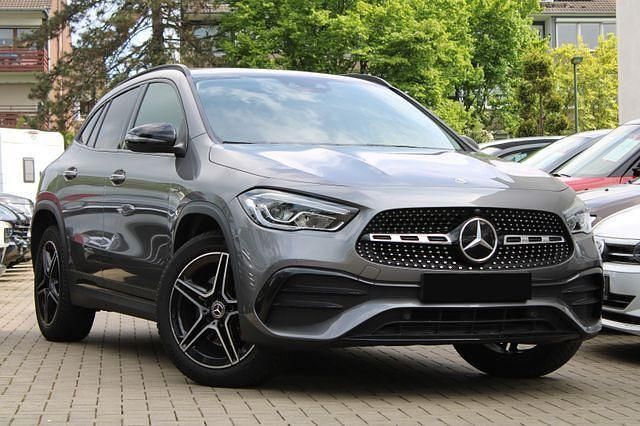 Grau Gebraucht 2021 Mercedes GLA250 AMG SUV | 31.999 € (Fairer Preis) - Bild 1/4