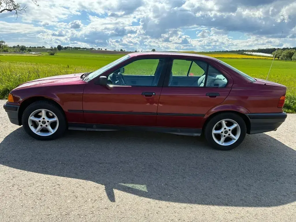Gebraucht BMW 320 150 PS (110 kW) 1991 Rot Limousine
