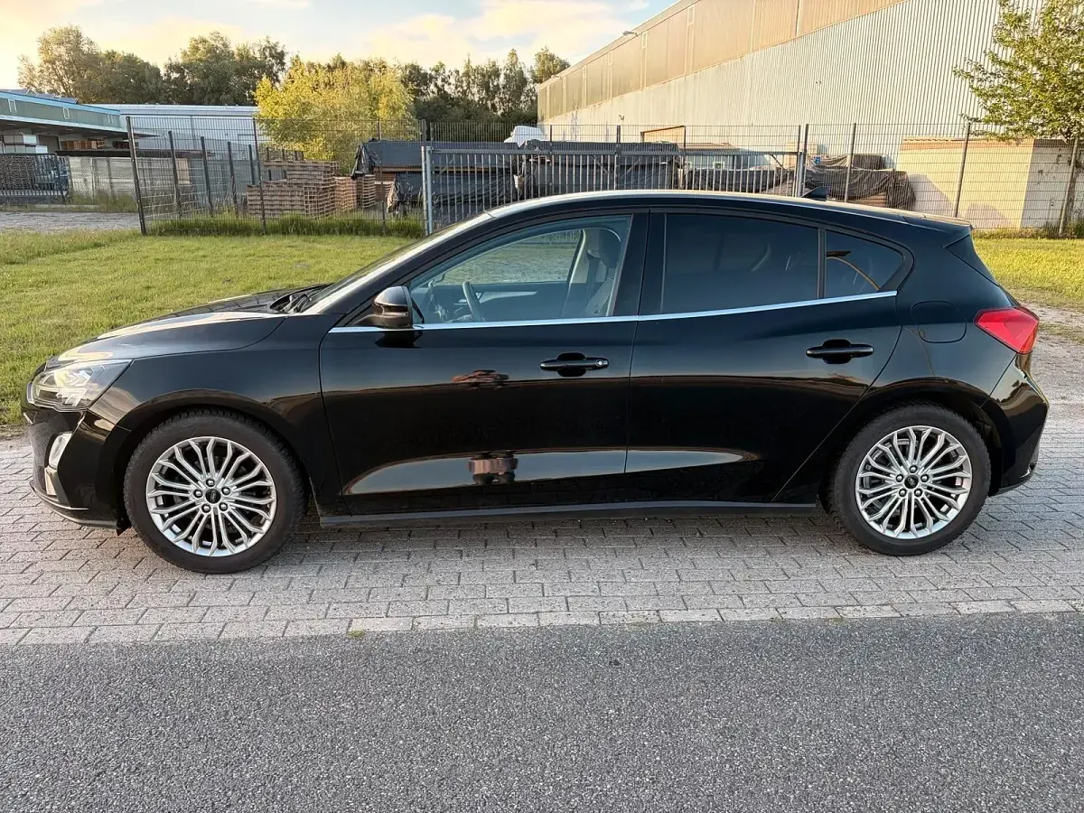 Gebraucht Ford Focus Titanium 125 PS (91 kW) 2020 Schwarz Limousine