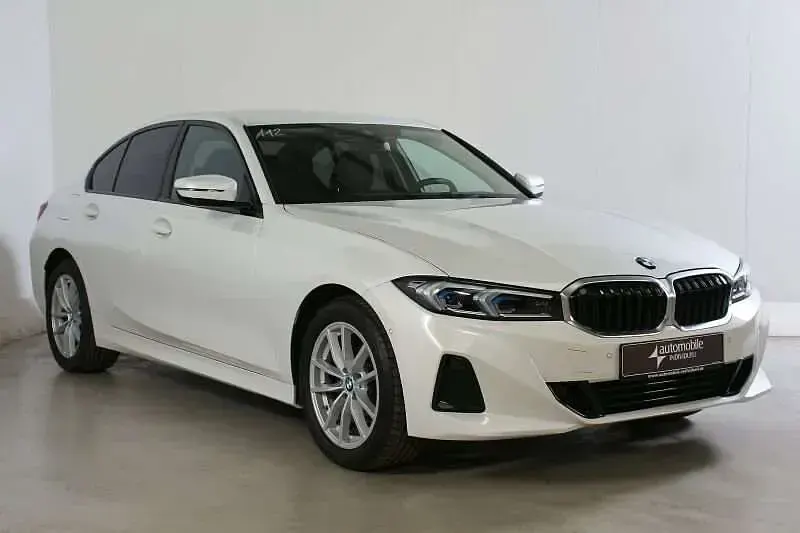 Gebraucht BMW 318 Shadowline 150 PS (110 kW) 2025 Mineralweiss met. Limousine