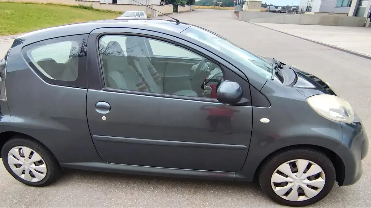 Gebraucht Citroën C1 68 PS (50 kW) 2011 Grau Kleinwagen