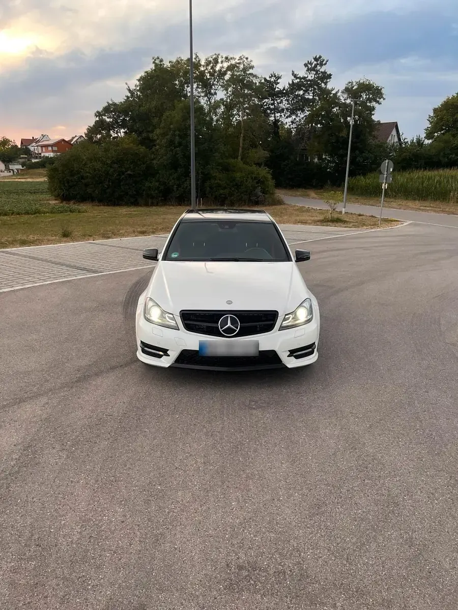 Gebraucht Mercedes C350 AMG 265 PS (194 kW) 2012 Weiß Limousine
