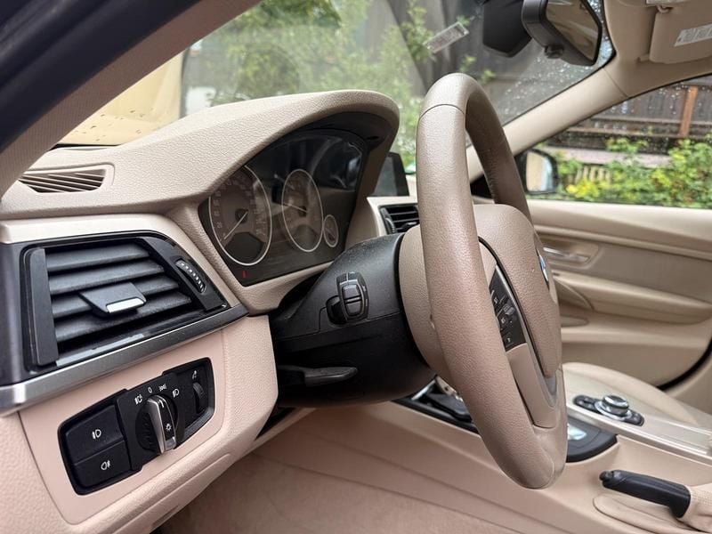 Braun Gebraucht 2012 BMW 320 Limousine | 10.900 € (Superpreis) - Bild 1/4