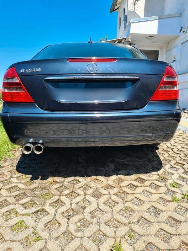 Blau Gebraucht 2002 Mercedes E240 Classic Limousine | 1.200 € - Bild 1/4
