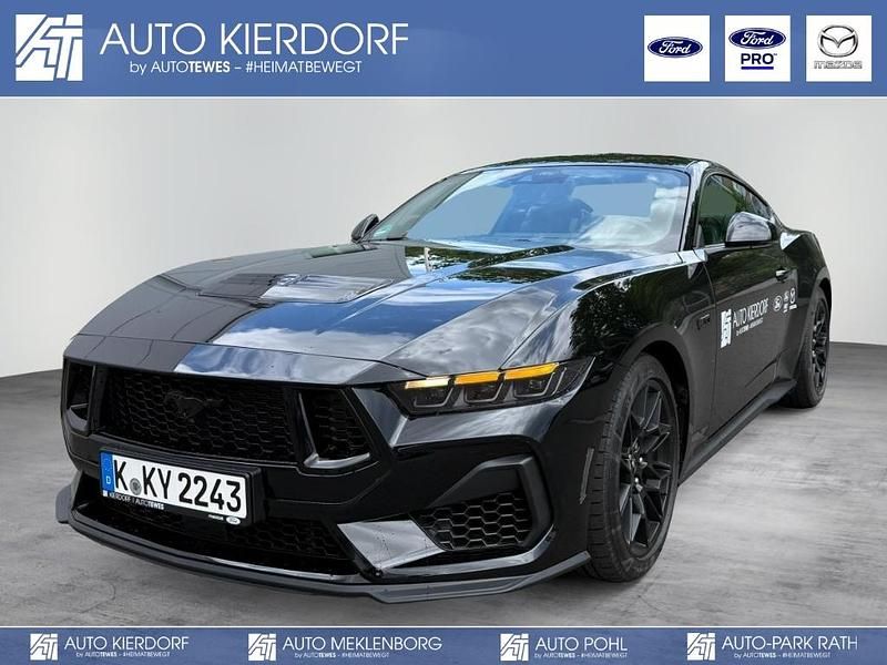 Lackierung absolute black (schwarz) Neu 2025 Ford Mustang GT Fastback Coupé | 57.990 € (Fairer Preis) - Bild 1/4