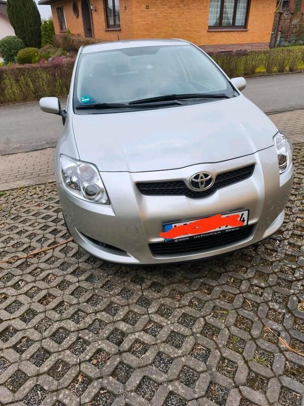 Silber Gebraucht 2009 Toyota Auris Limousine | 4.000 € (Fairer Preis) - Bild 1/4