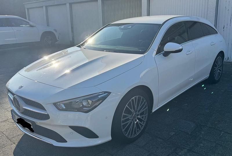 Weiß Gebraucht 2020 Mercedes CLA200 Shooting Brake Kombi | 23.000 € (Guter Preis) - Bild 1/4