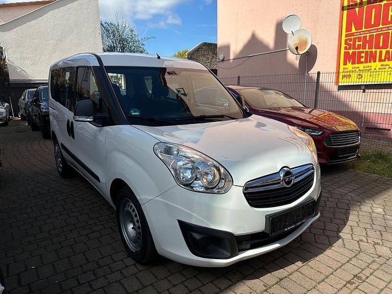Gebraucht Opel Combo Selection 120 PS (88 kW) 2016 Grün Van / Kleinbus