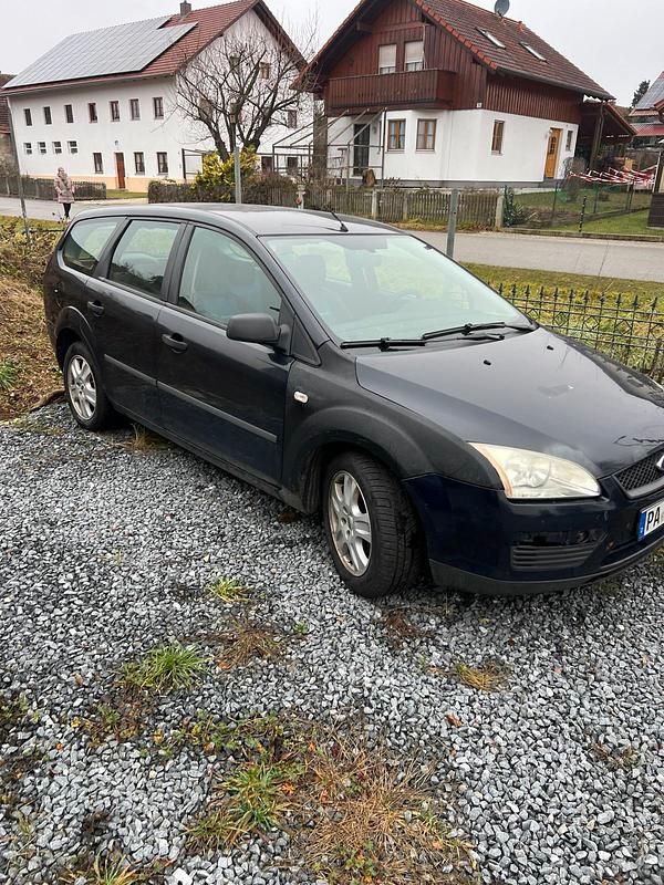 Blau Gebraucht 2005 Ford Focus Kombi | 450 € - Bild 1/4