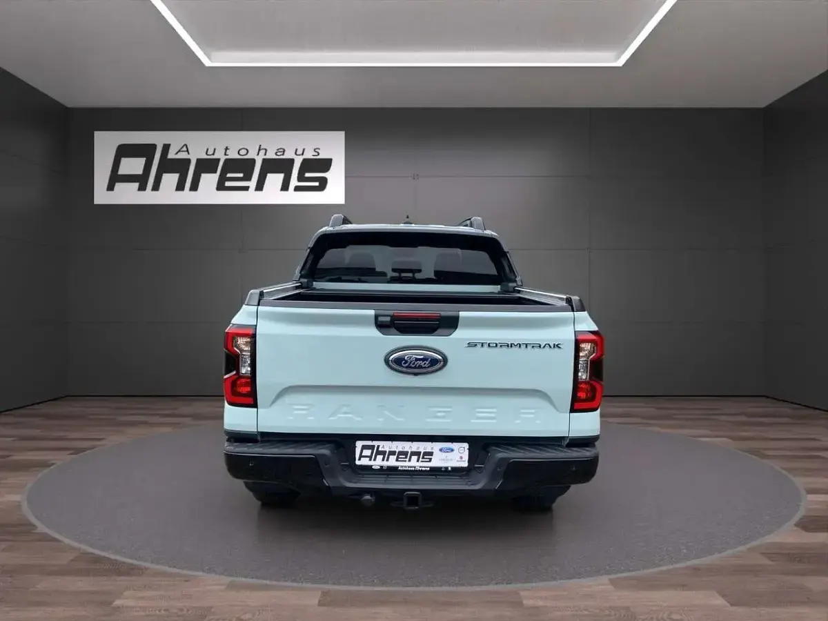 Neu Ford Ranger 184 PS (135 kW) 2026 Grau Pickup