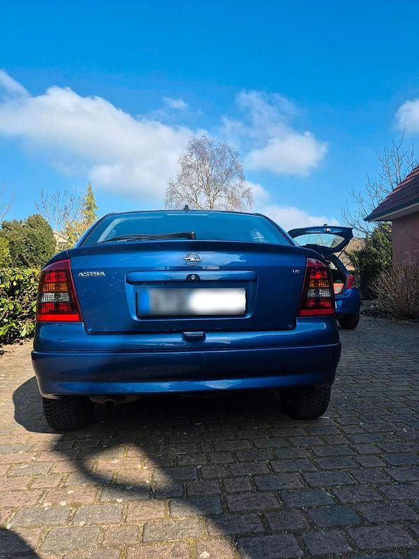 Gebraucht Opel Astra 101 PS (74 kW) 2002 Blau Limousine