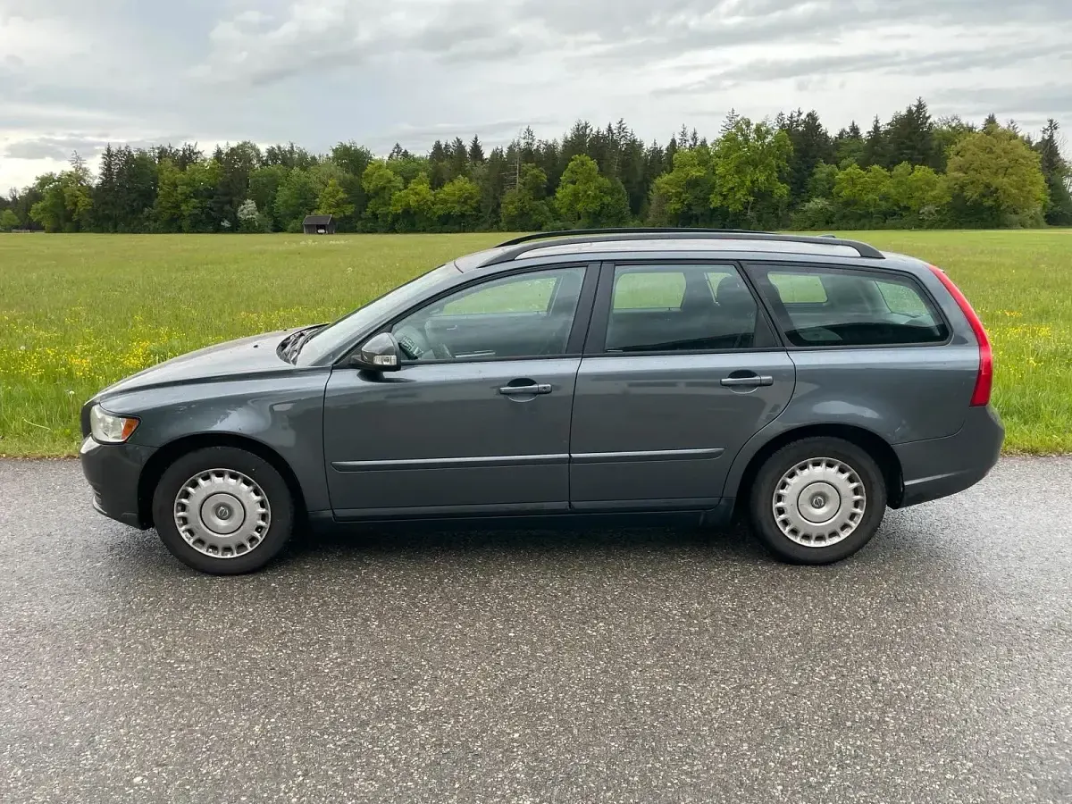 Gebraucht Volvo V50 145 PS (106 kW) 2010 Grau Kombi