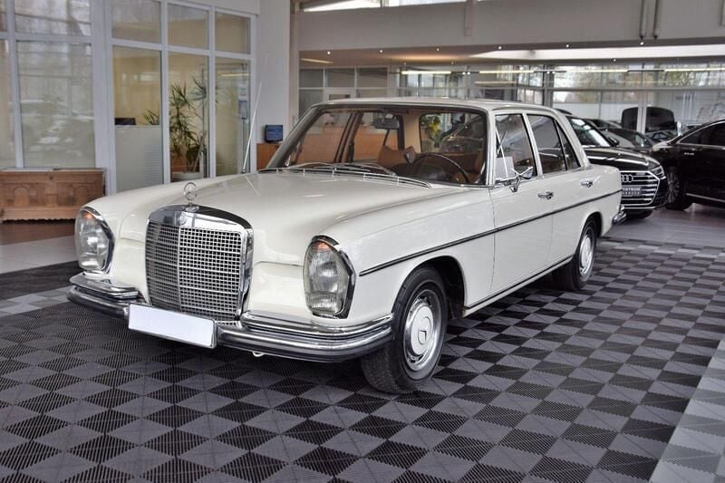 Weiß Gebraucht 1971 Mercedes W108 Limousine | 35.950 € - Bild 1/4