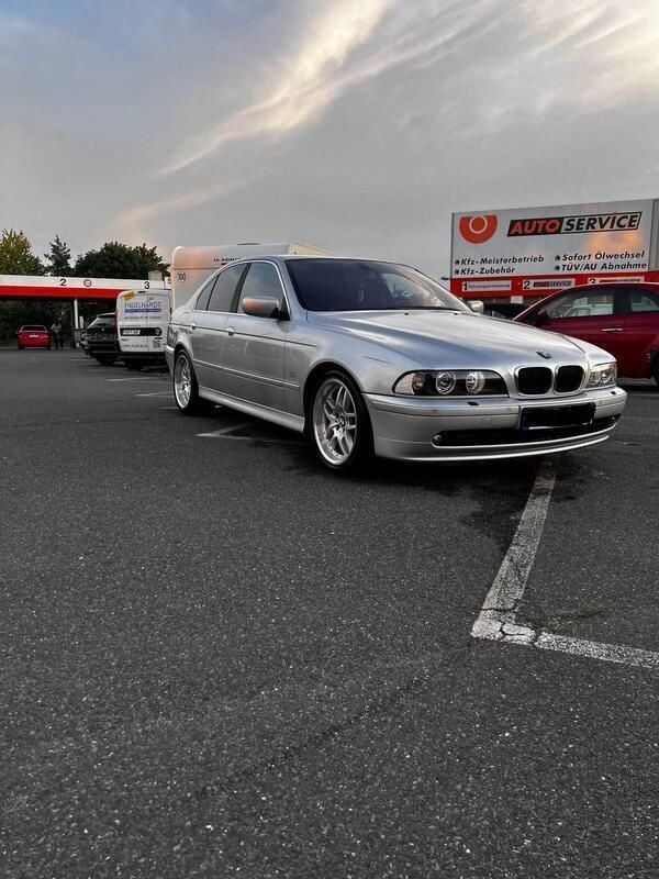 Silber Gebraucht 2002 BMW 525 Limousine | 2.900 € (Superpreis) - Bild 1/4