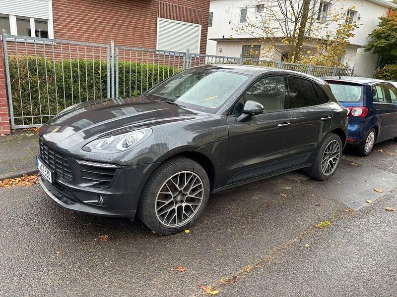 Schwarz Gebraucht 2018 Porsche Macan SUV | 44.000 € (Superpreis) - Bild 1/4