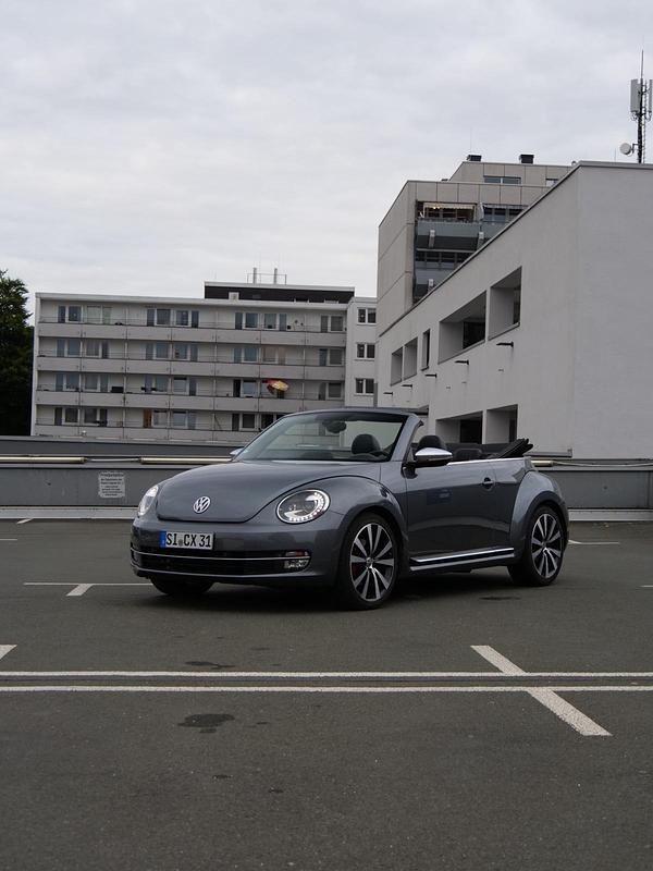 Grau Gebraucht 2016 VW Beetle Exclusive Cabrio | 21.900 € (Fairer Preis) - Bild 1/4