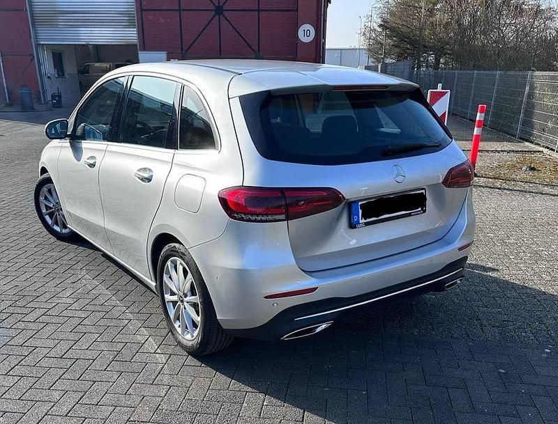 Gebraucht Mercedes B220 Progressive 190 PS (139 kW) 2022 Silber Van / Kleinbus