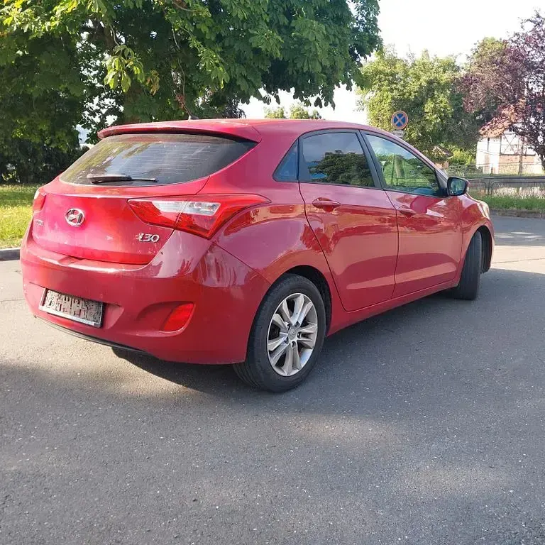 Gebraucht Hyundai i30 Classic 99 PS (72 kW) 2012 Rot Limousine
