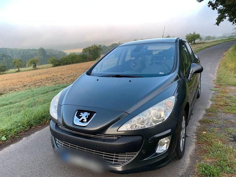Grau Gebraucht 2009 Peugeot 308 Sport Limousine | 2.000 € (Fairer Preis) - Bild 1/4