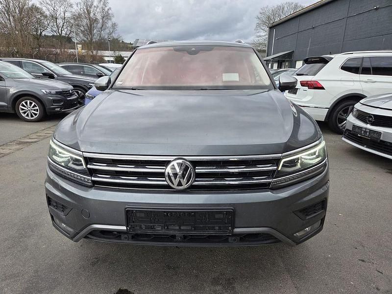 Gebraucht VW Tiguan Allspace Highline 239 PS (175 kW) 2019 Platinum grey SUV
