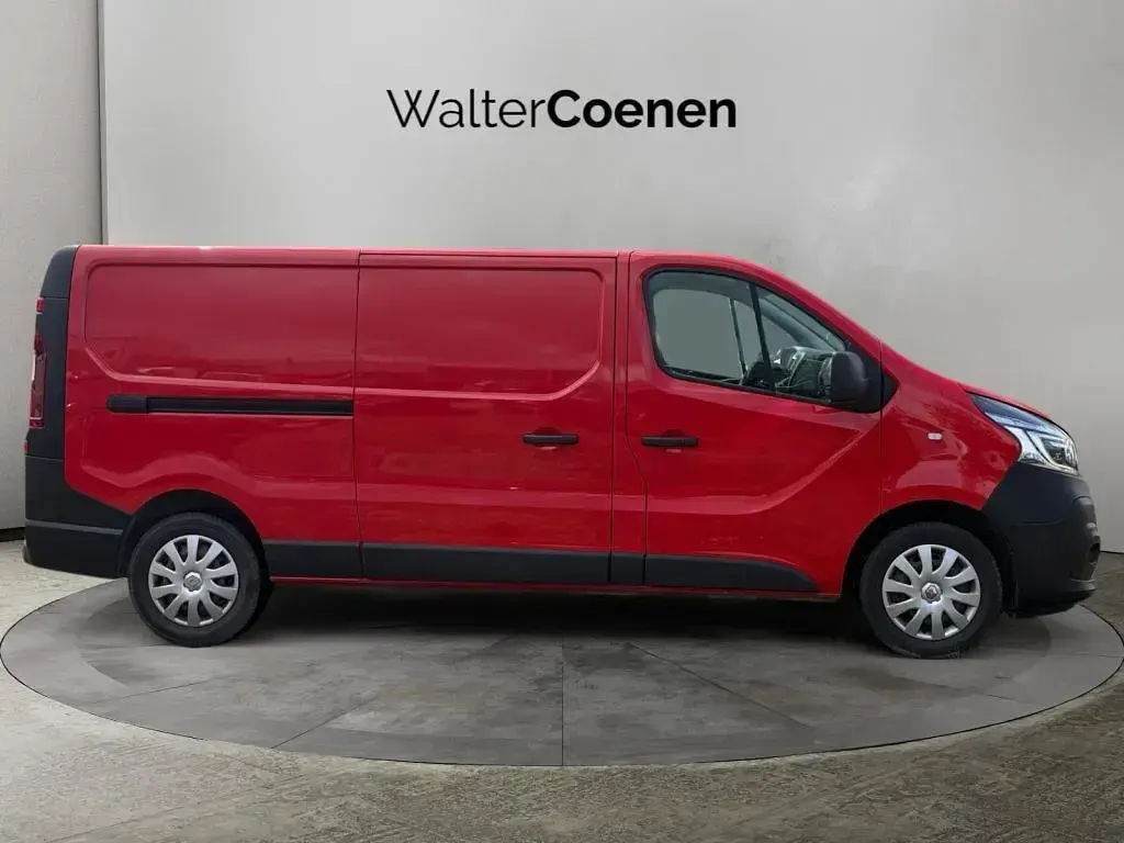 Gebraucht Renault Trafic Komfort 145 PS (106 kW) 2021 Rot Van / Kleinbus