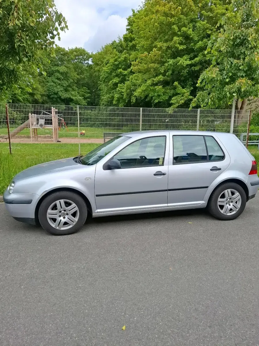 Gebraucht VW Golf IV Edition 105 PS (77 kW) 2001 Silber Limousine