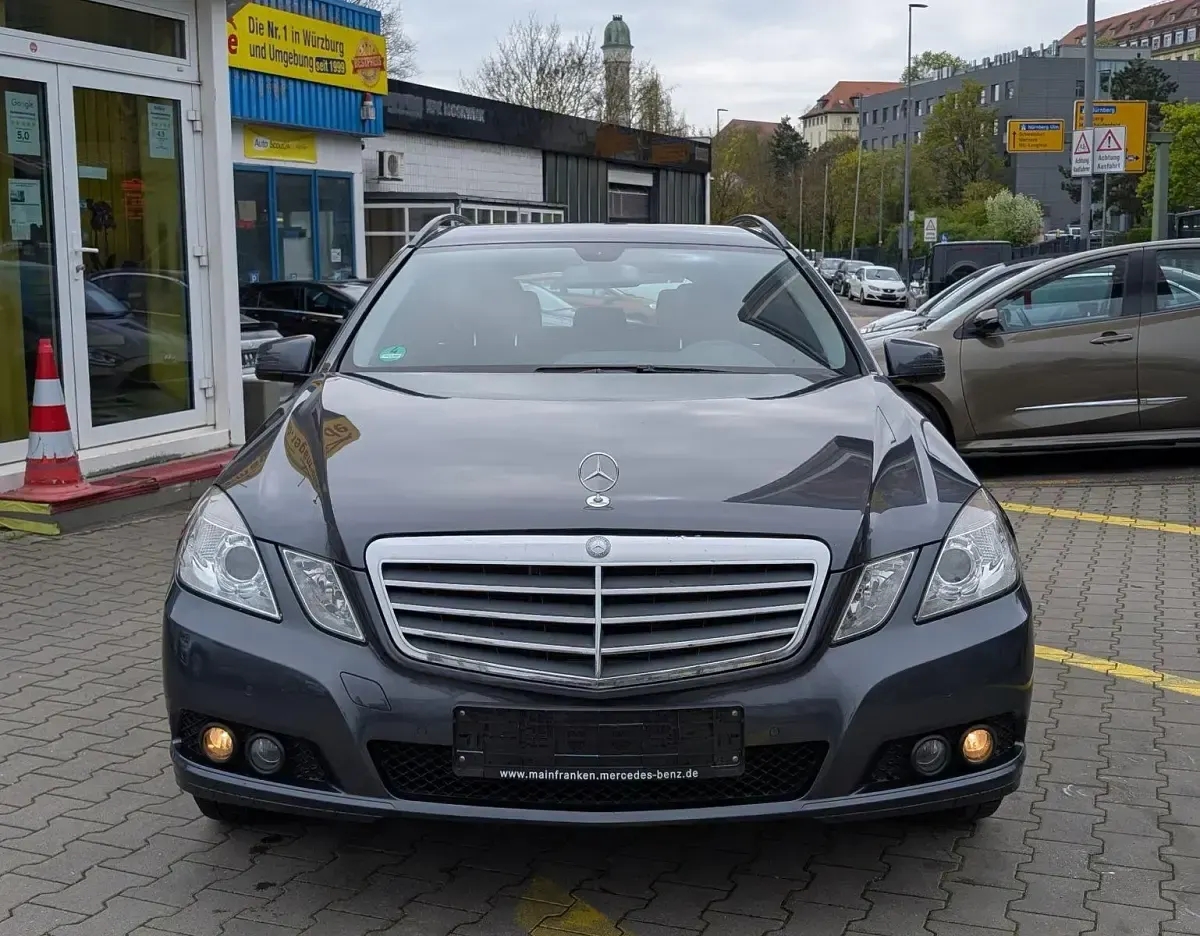 Second-hand Mercedes E200 184 CP (135 kW) 2010 Gri Break