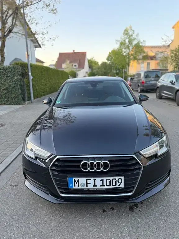Gebraucht Audi A4 150 PS (110 kW) 2018 Blau Limousine