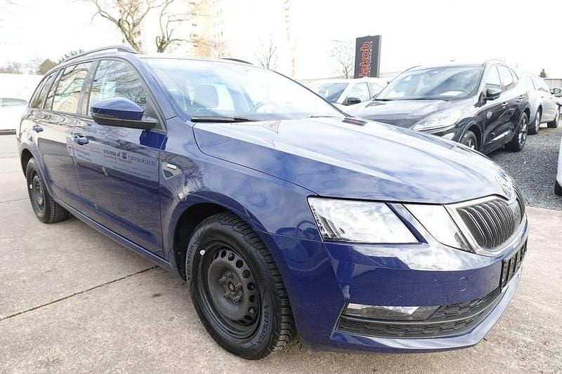 Modra pacific/pacific blau Gebraucht 2017 Skoda Octavia Drive Kombi | 10.490 € (Superpreis) - Bild 1/4